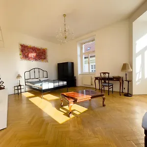  Apartment Center Of 369 Tschechische Republik