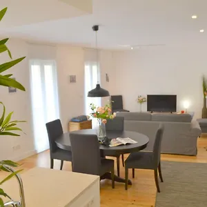 tp-bombarda-5-lisbon-deluxe-apartment.hotels-lisbon-portugal.com/